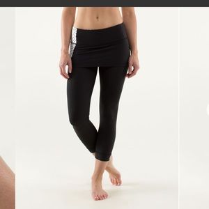 Lululemon A Go Go Crop in Black / Mod Dot Printed! Size 4